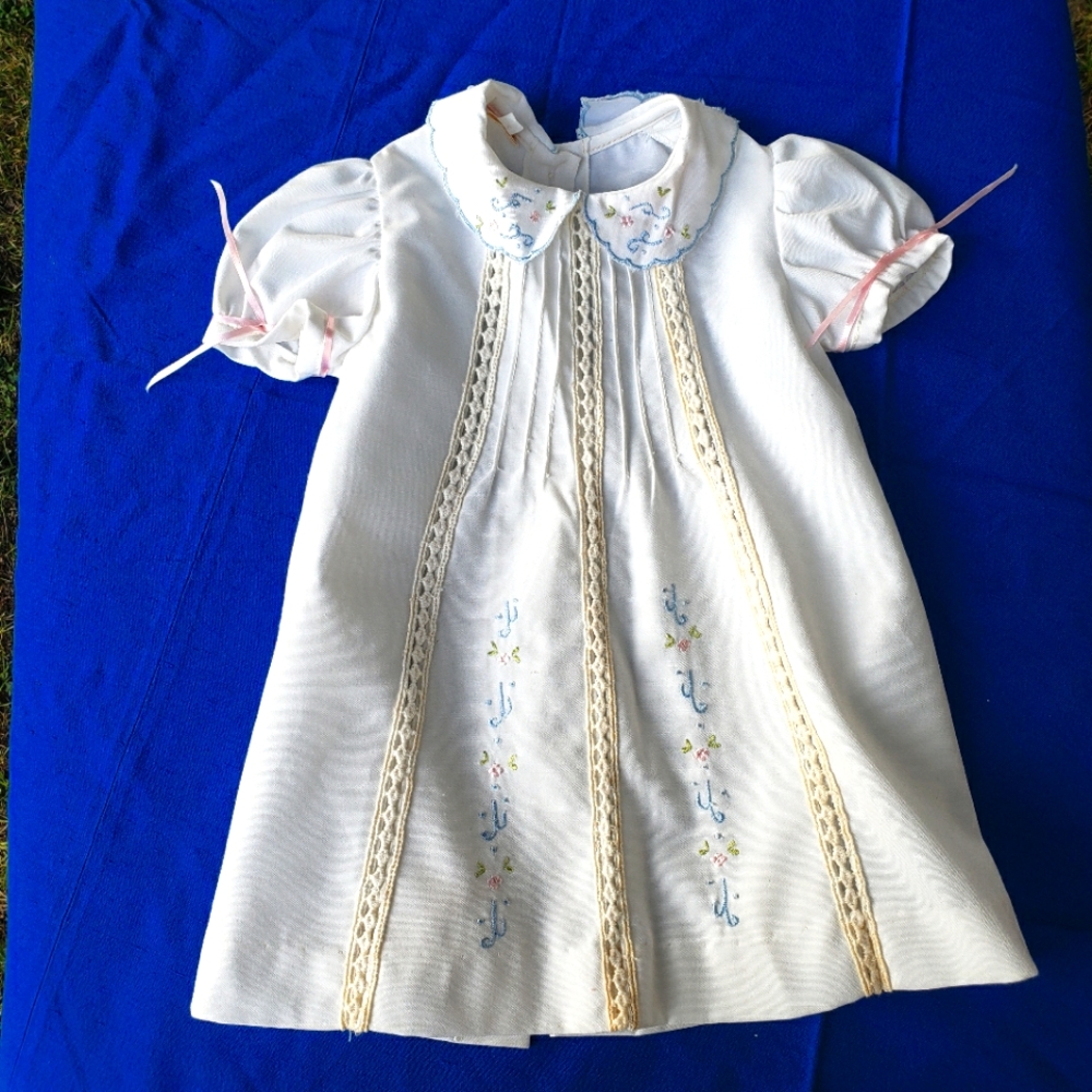 Vintage Ebu embroidered dress, size 18 m